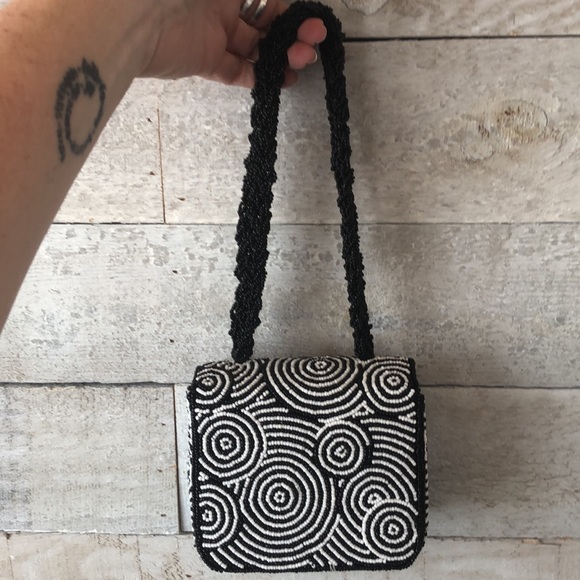 Adorable fully beaded Crossbody miniature bag - Picture 15 of 15